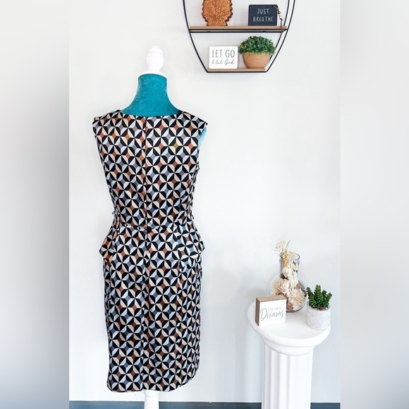 Dress Barn Eye-Catching, Geometric Dress - Size 6, Perfect for Any Occasion! - Picture 4 of 14